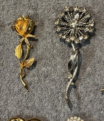 Vintage Brooch Lot Of 21 Brands Are Avon And Unbranded Sizes Range From 1 To 4in