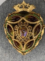 Signed Florenzo gold Tone with A Row of Green Beeds Crown Exquisite N651