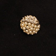 Vintage Trifari 1950s pearl and marquise clear rhinestone gold brooch 1.25″