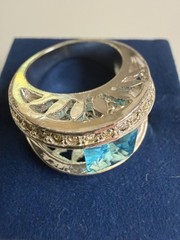 VTG. SZ.7 BLUE TOPAZ COLOR CLEAR CRYSTALSDOME COCKTAIL RING
