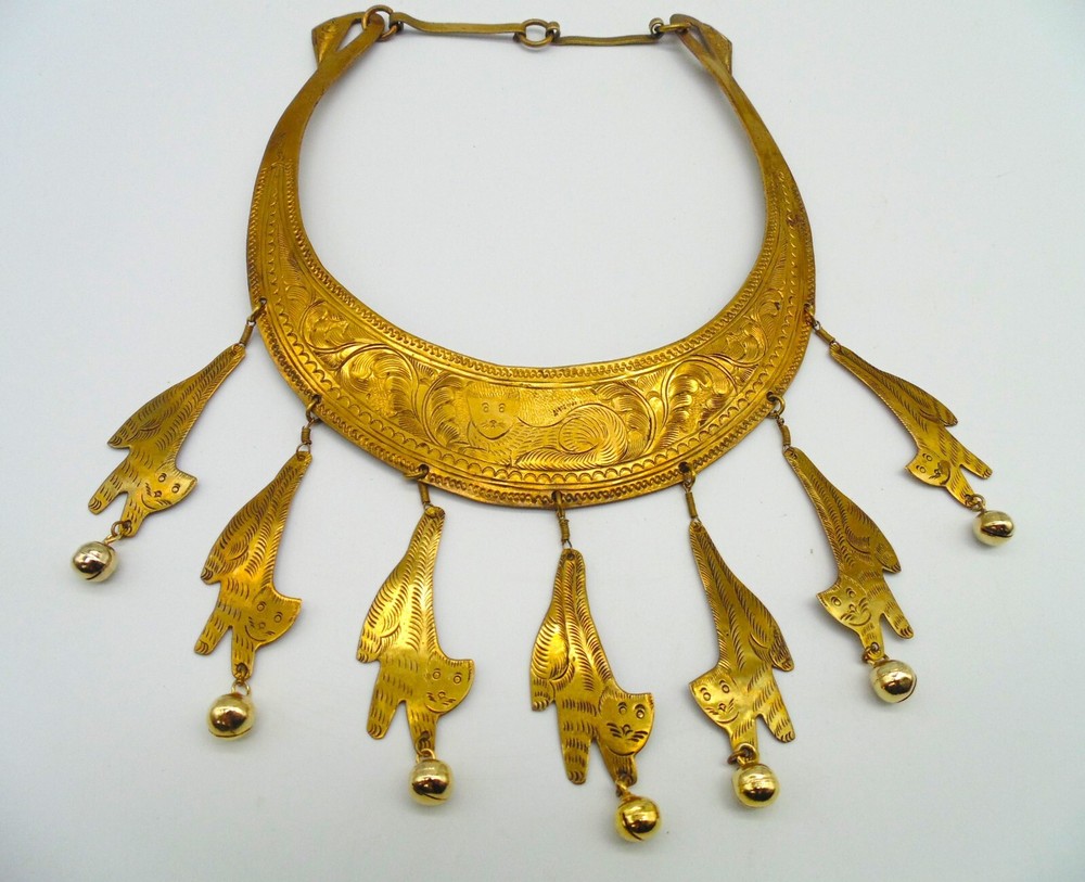 RARE Vintage Signed THAILAND Etched BRASS Collar Necklace ~ KITTY CATS W/ BELLS