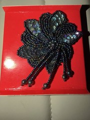 Vtg Avon Peacock Iridescent Blue Sequin Blossom Seed Bead Pin w Gift Box 1990