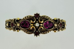 Vintage Avon 1974 Queensbury Victorian Style Purple Rhinestone Hinged Bracelet
