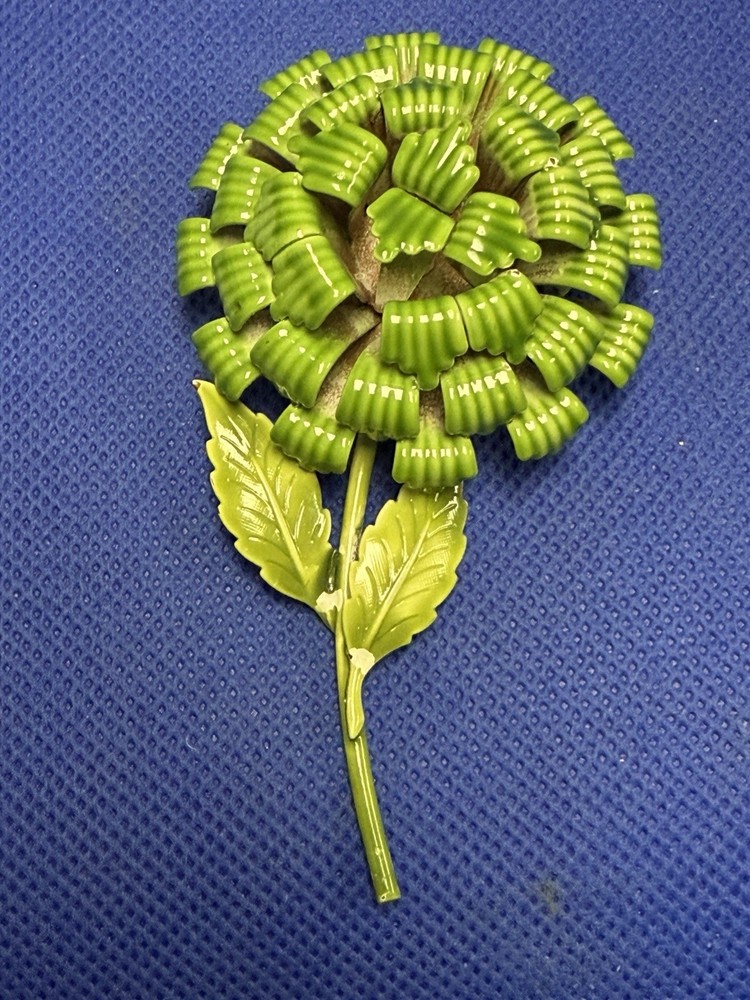 AMAZING VINTAGE UNSIGNED GREEN FLOWER SHAPED HUGE 3.5/8″ X 2.0″ BROOCH PIN