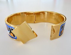 Vintage Oval Hermes 18K Gold Plated Loquet Clic Clac Bracelet Fan Enamel Design