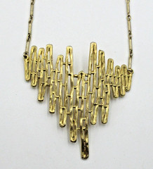 VTG SIGNED CELEBRITY NY 18″ ADJ TO CHOKER GOLD TONE UNUSUAL OPEN WORK Necklace