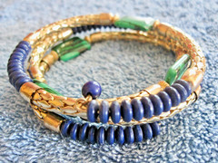 Expandable Spring – Memory Wire. Bangle Bracelet. 3 Rows; Gold Tone Navy Green