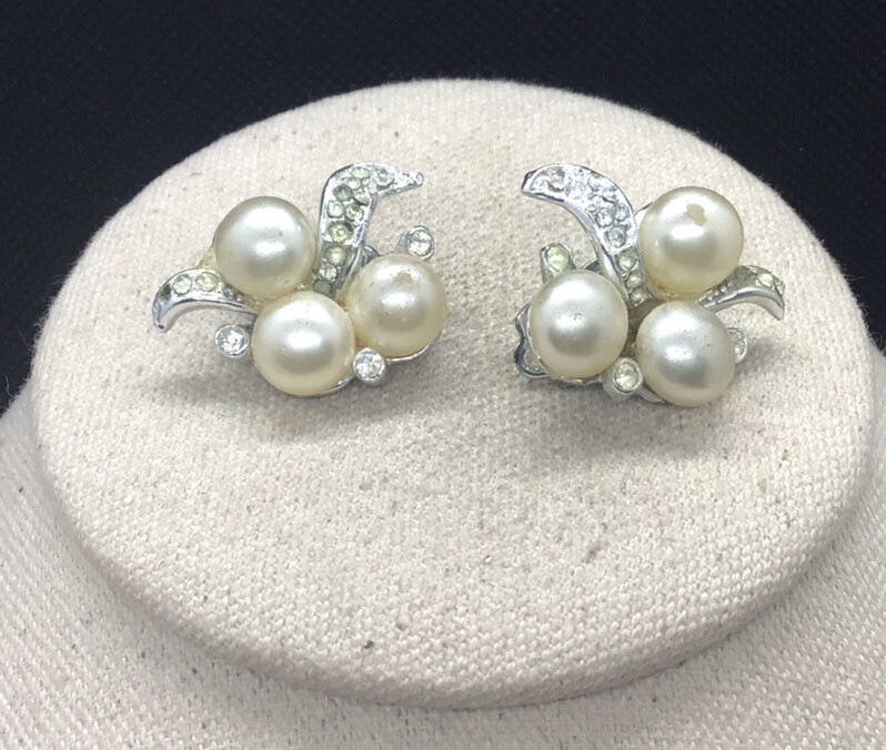 Vintage Silver Tone Costume Faux Pearl & Rhinestone Floral Clip Earrings MM836