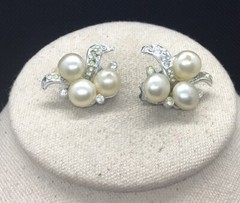 Vintage Silver Tone Costume Faux Pearl & Rhinestone Floral Clip Earrings MM836