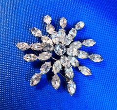 Vintage brooch clear stones silver color base metal secure clasp