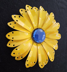 Vtg Yellow Enamel Blue Cabochon Layered Daisy Flower Brooch Pin 3″ Mod 60s Retro