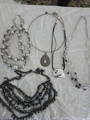 Vintage Mixed Lot of Multicolor Necklaces. Assorted models. 20+ pieces