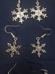 New 3 Pair Silvertone Snowflake Pierced Earrings 1 Inch Long