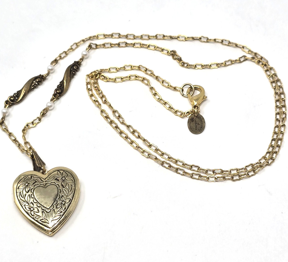 Gold Tone Etched Heart Locket Pendant Chain Necklace 24″ Discovery Of California