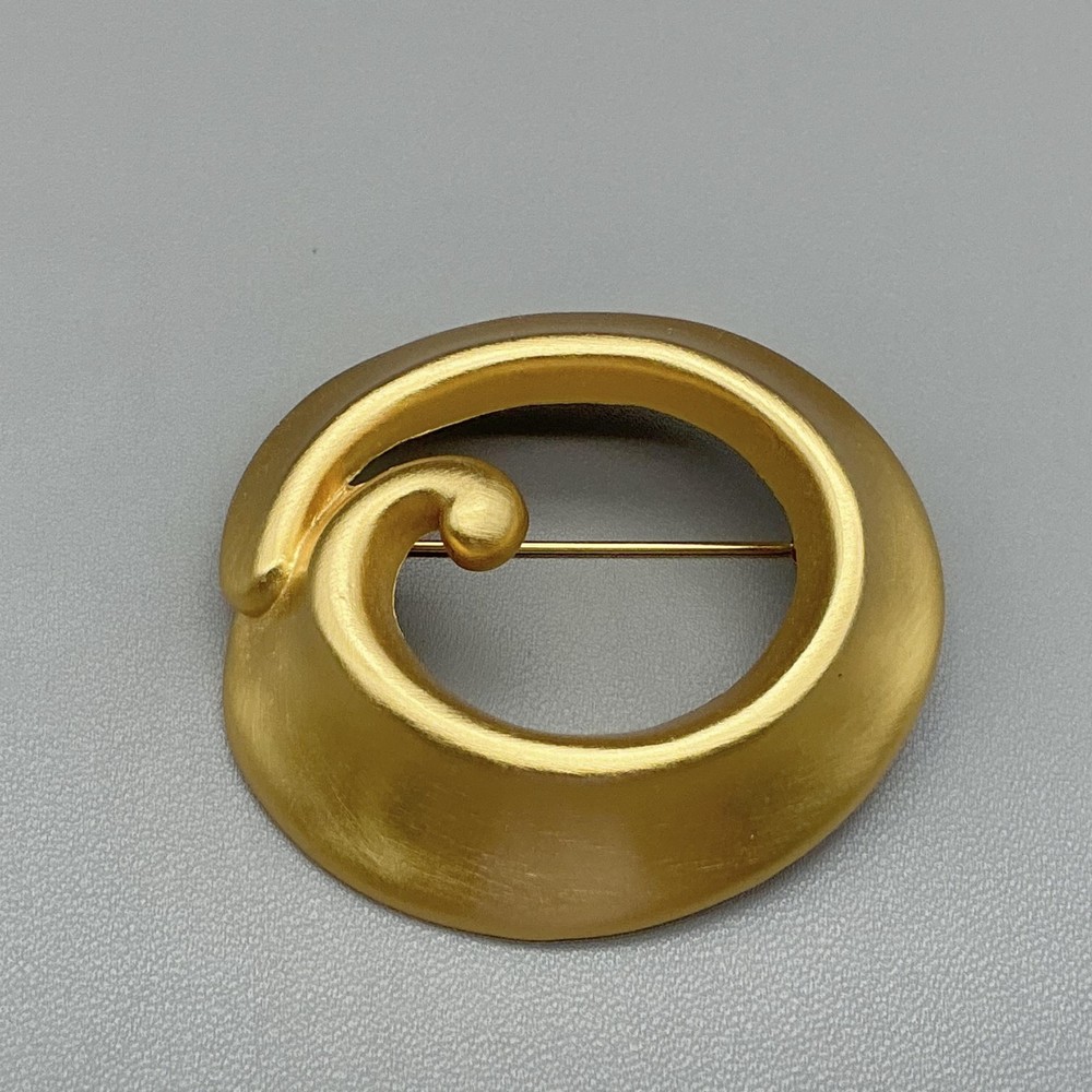 AK Brooch Abstract Modernist Swirl Round Gold Tone Art Pin Retro Costume Jewelry