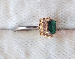 Vintage faux emerald ring 18 KT GEL yellow gold plate size 7 clear rhinestones