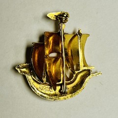 Vintage Spanish Damascene Ship Brooch – Spain – Gold Tone & Red Enamel 1.5”