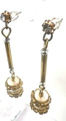 ELEGANT VINTAGE 1960’S STYLE GOLD TONE AND BEIGE CREAM BEAD DANGLE EARRINGS