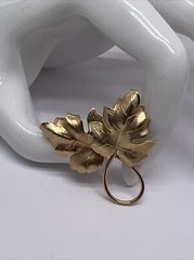 Beautiful Vintage Signed INC Leaves 1/20 12K GF Gold Filled Pin Brooch/ Pendant