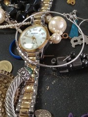 Vintage Mixed Lot Brooches & Pins, Metal Multicolor Costume Jewelry Watches