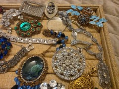 Older Vintage Jewelry 30pcs Lot