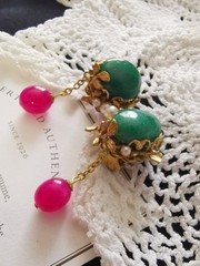 MIRIAM HASKELL 50’S GILT BRASS DANGLE EARRINGS: JADE & RUBY PÂTÉS DE VERRE BEADS