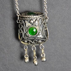 Vintage Silver Tone Handbag Purse Prayer Box Pendant 3 Green Stones Opens