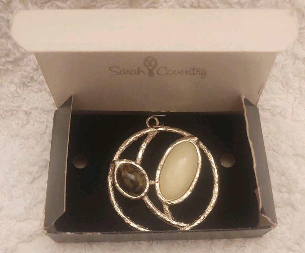 Vtg.1974 Sarah Coventry Desert Flower Pendant In Sarah Coventry Box Modern Boho