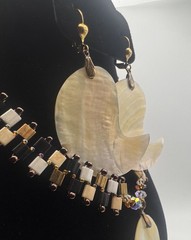 VTG Mother of Pearl and Beads Necklace with Clip On Earrings Jewelry Set