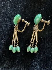 Vintage Green Peking Glass Dangle Earrings gold tone Screw Back signed Marathon