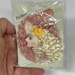 Art Deco Style Resin Lady Face Fur Collar Blonde Hair Brooch Pin 3 Inch New