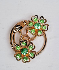 Vintage Coro Green Rhinestone Floral Circle Brooch Gold Tone c. 1950s-1960s