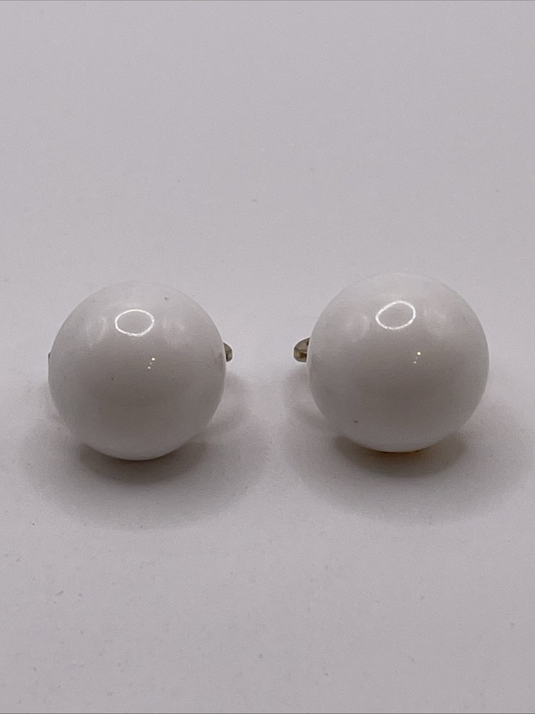 Earrings Vintage TRIFARI Signed White Gold Tone Round Resin Metal Clip On
