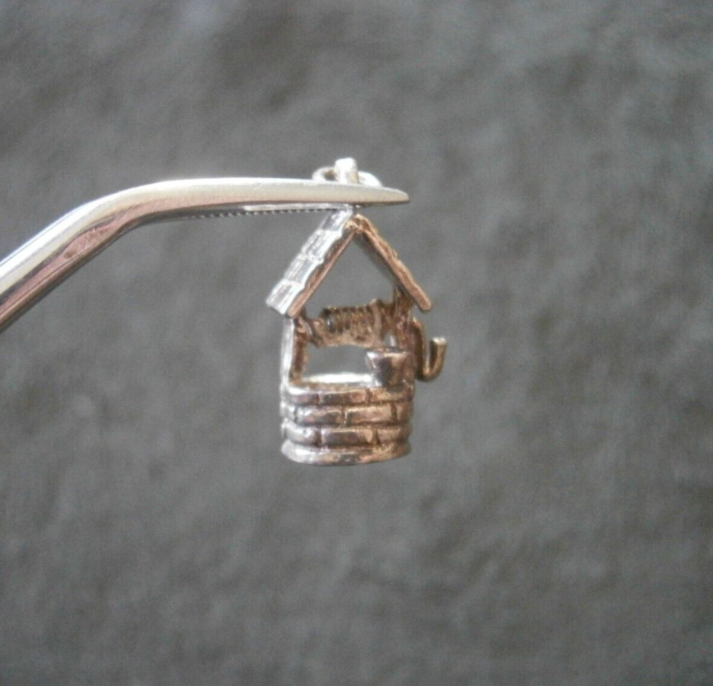 Wishing Well with Pail on Wall Vtg Sterling Silver Bracelet Charm Pendant 1.9g