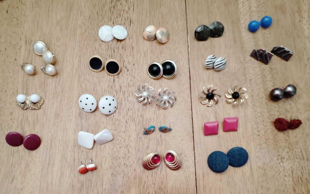 23 Pairs of Vintage Pierced Earrings 1980’s-1990’s Pre-Owned Costume Jewelry