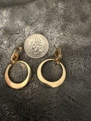 Vintage Woman’s Gold Circle / Hoop Dangle Clip On Earrings
