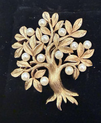 TRIFARI CROWN SIGNED BRUSH GOLD TONE & PEARL TREE BROOCH