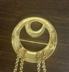 VTG Tona Brooch Signed 4″ Brushed Gold Tone Circles & Charms Dangling Chains