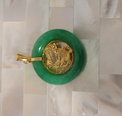 Vintage Chinese 14K Gold Apple Jade Dragon Circle Pendant 4.5 Grams