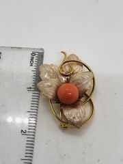 Goldtone peach ivory floral swirl brooch leaves