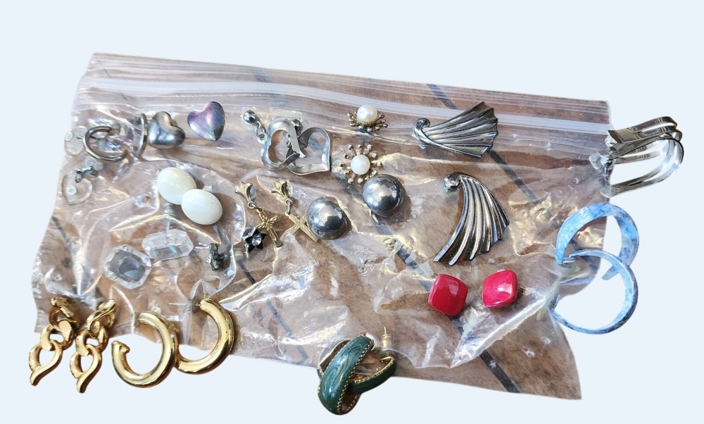 Estate Find – 17 Pairs Of Pierced Earrings w Posts Hoops Crosses Hearts & More