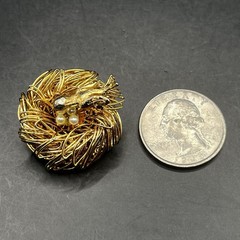 Vintage Gold Tone 3D Mother Bird On Nest With Faux Pearl Wire Work Brooch Pin