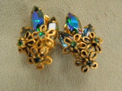VINTAGE 1960s JULIANA BLUE AURORA BOREALIS BROOCH EARRING SET FILAGREE FEATHER