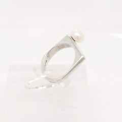 Signed Wesley Emmons Bar Top Modernist Sterling Silver & Button Pearl Ring