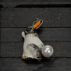 Vintage Rabbit Pearl Enamel Brooch Retro Animal Series Badges Lady Elegant Party