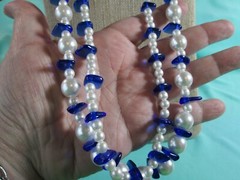 Vintage RoxSann Chunky White Faux Pearl & Blue Acrylic Bead Necklace 34″ / O