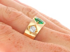 Antique Australian 0.80Ct Emerald and 0.97Ct Diamond 18k Yellow Gold Dress Ring