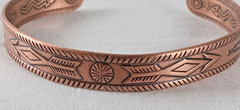 Wheeler Manufacturing Co. solid copper petite cuff embossed arrows 2 1/8″ dia
