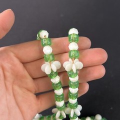Vintage 1950’s White And Green Plastic Flower Beaded Necklace 28”