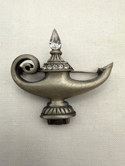 Vintage Aladdins Lamp Brooch Pin Opens Hidden Genie Inside Rhinestones Signed
